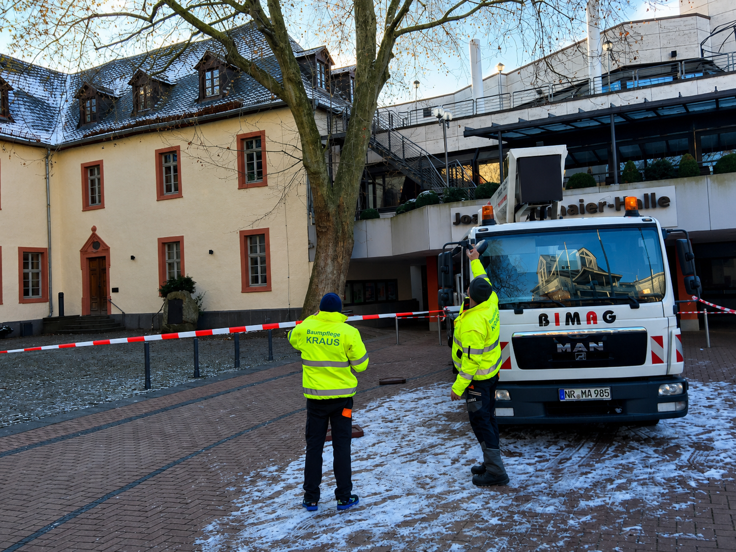 Über uns der Baum- und Gartenpflege Kraus bei Baumpflegearbeiten in Limburg